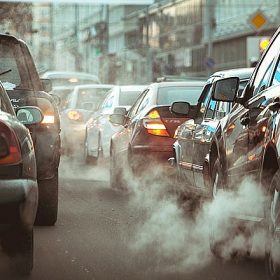 Ô tô là phương tiện giao thông thải ra lượng khí thải lớn gây ô nhiễm môi trường